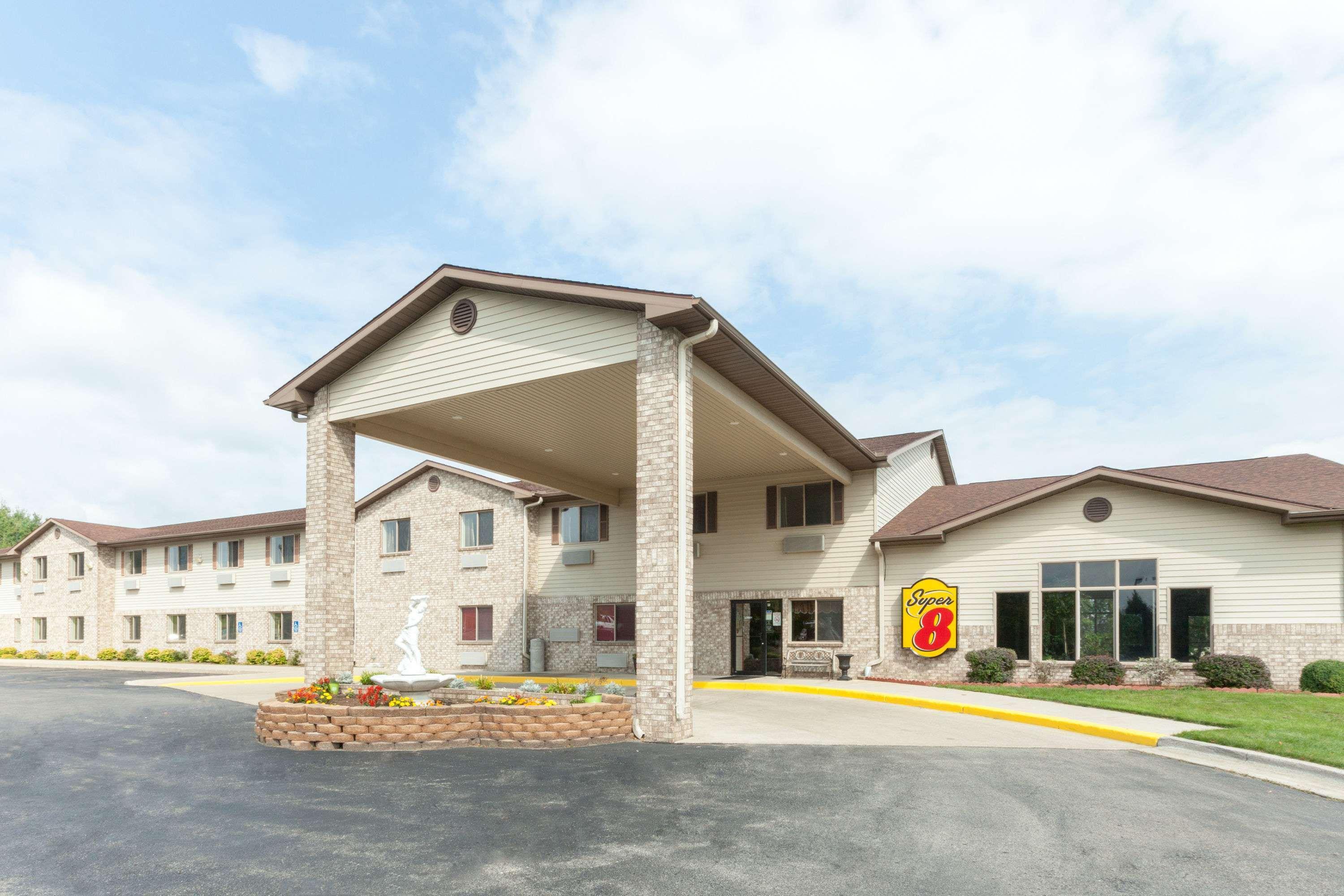 Motel Super 8 By Wyndham Big Rapids Esterno foto