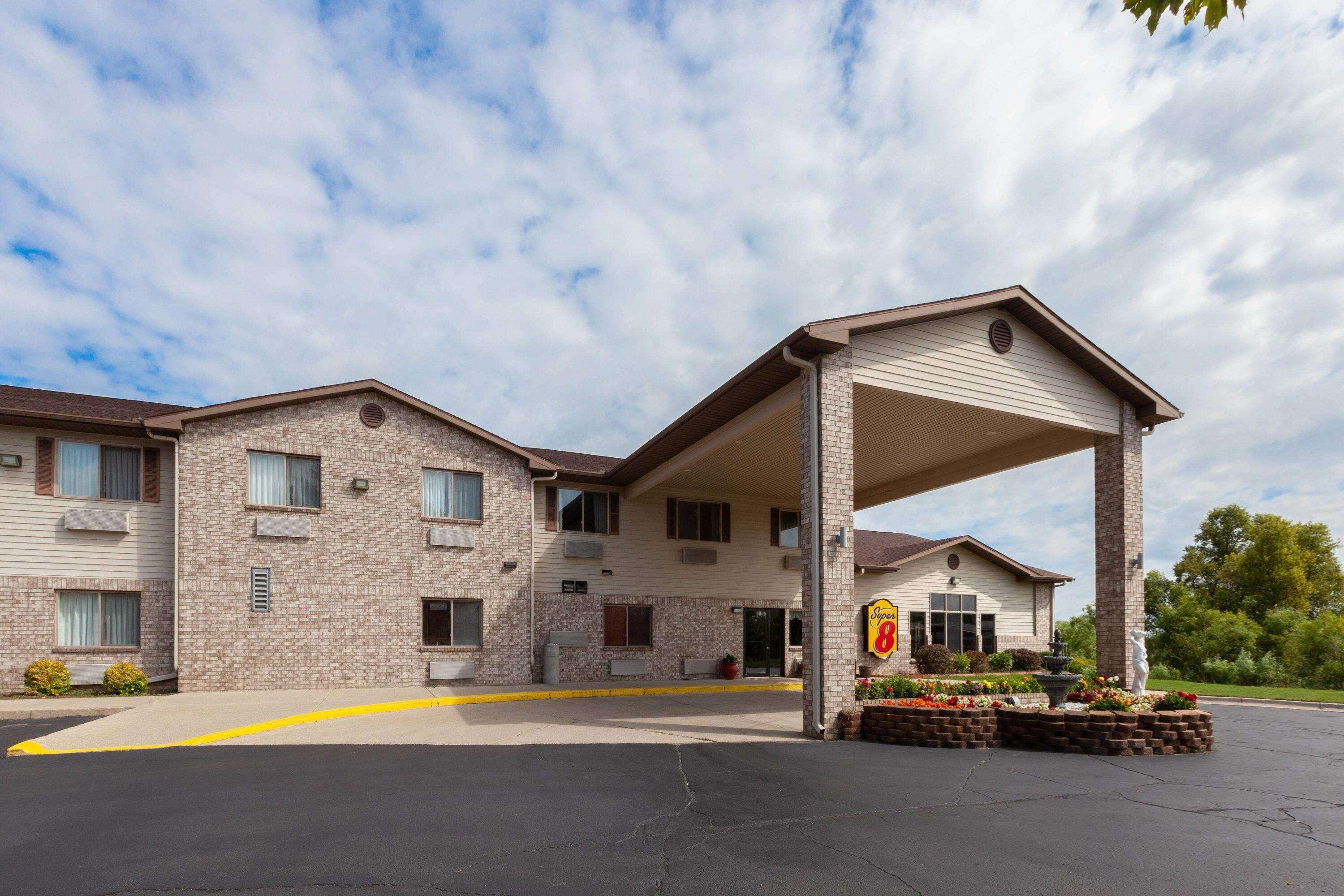 Motel Super 8 By Wyndham Big Rapids Esterno foto