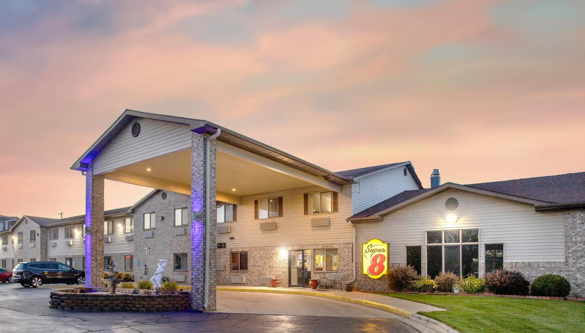 Motel Super 8 By Wyndham Big Rapids Esterno foto