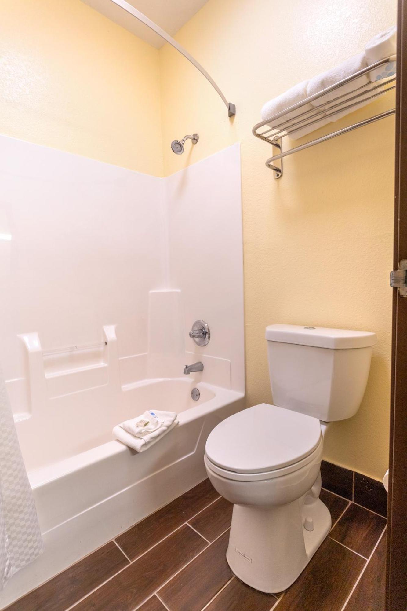 Motel Super 8 By Wyndham Big Rapids Esterno foto