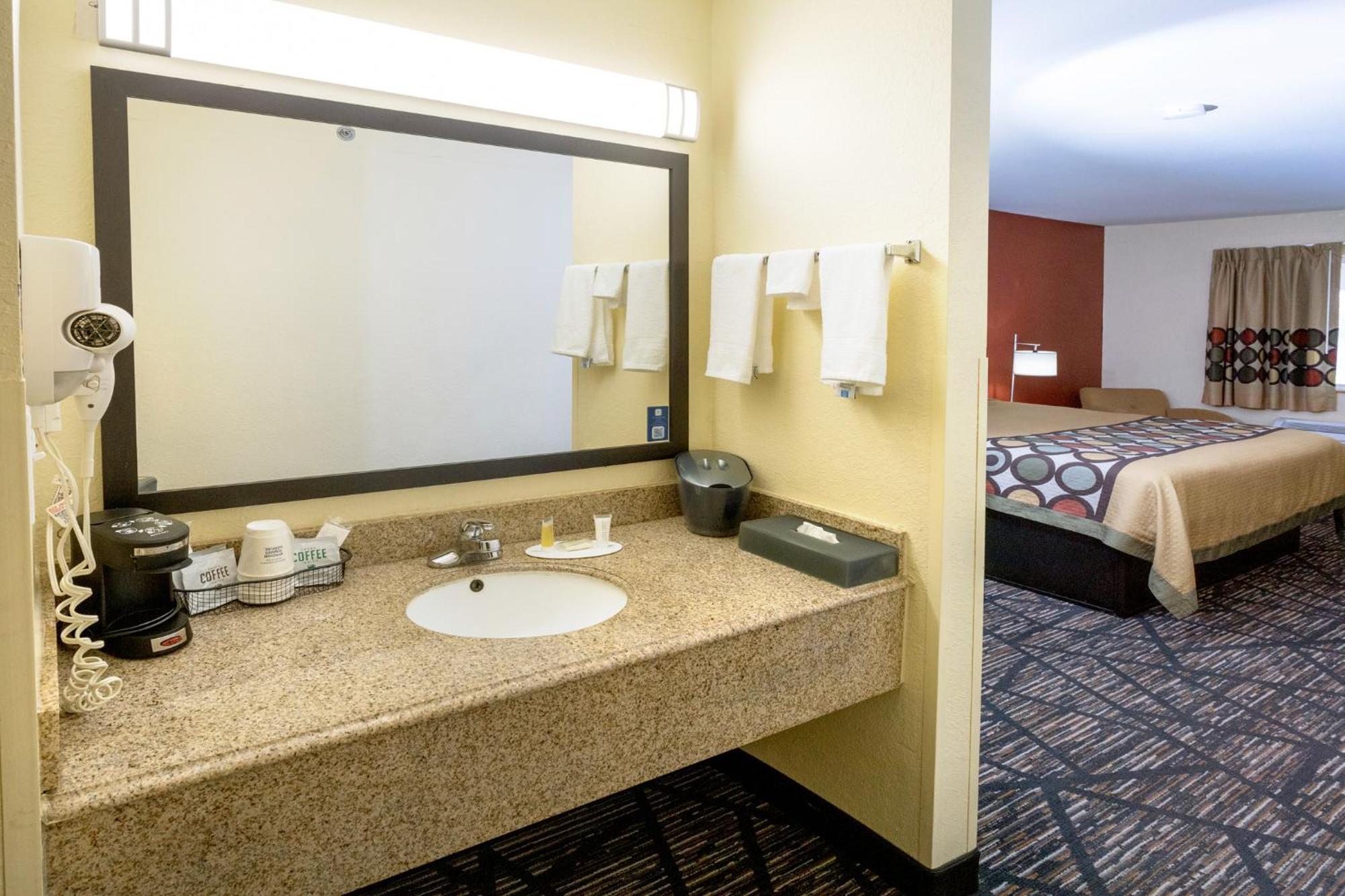 Motel Super 8 By Wyndham Big Rapids Esterno foto
