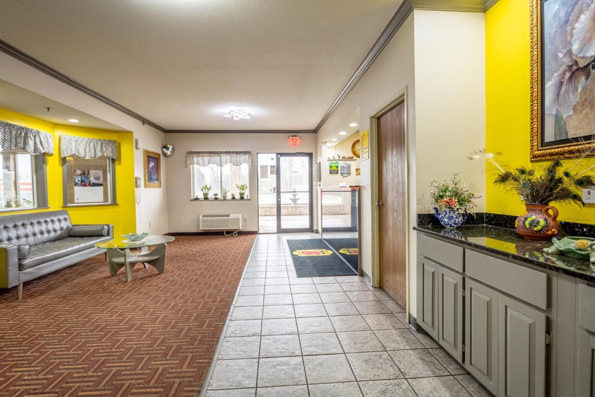 Motel Super 8 By Wyndham Big Rapids Esterno foto