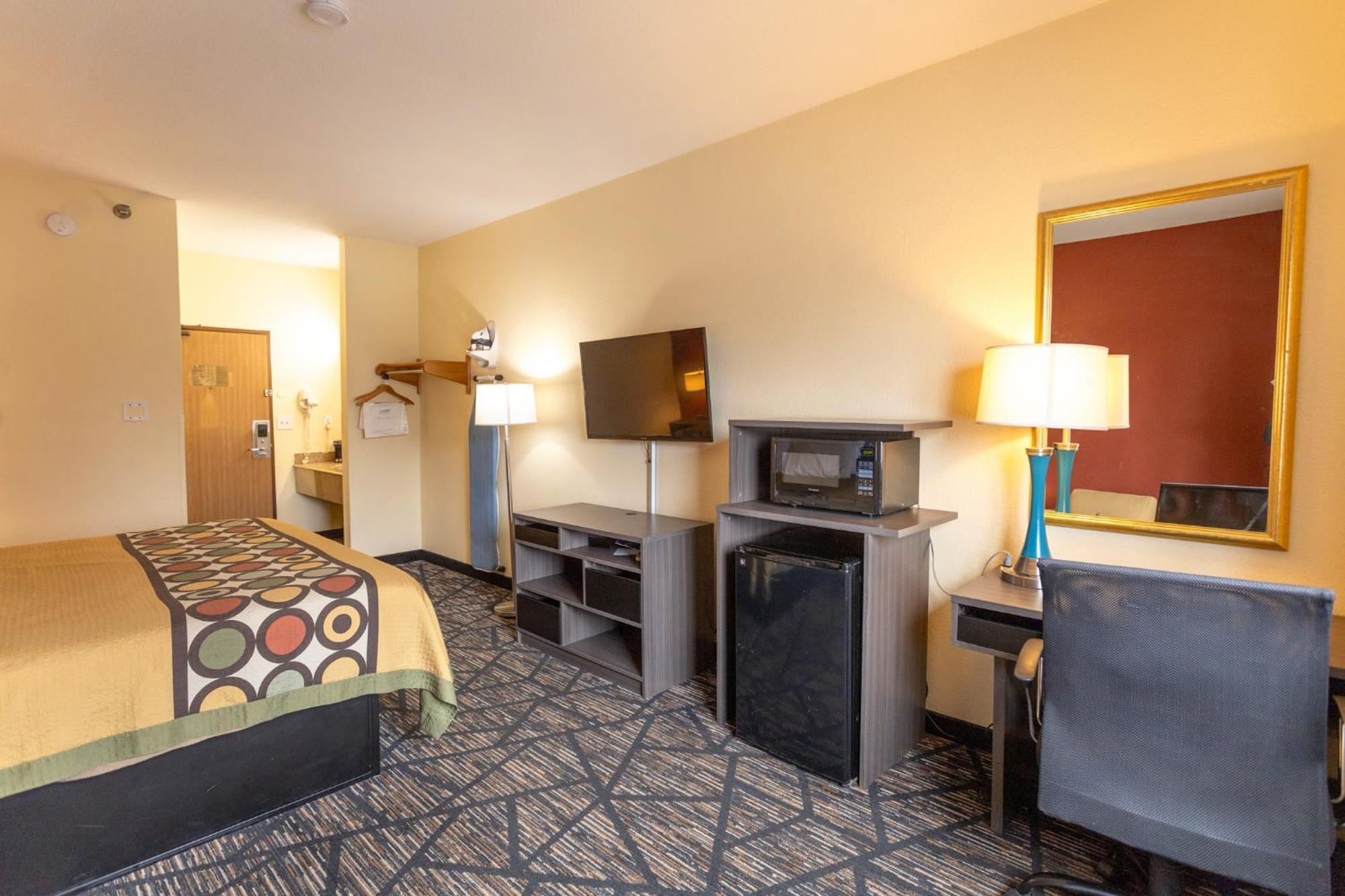 Motel Super 8 By Wyndham Big Rapids Esterno foto
